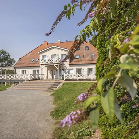 Gutshaus Silvitz: Beachside Retreat With Ahoi Access * Bergen Auf Rugen