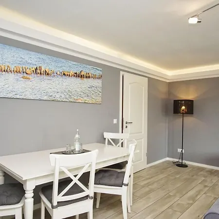 Ruhig Und Idyllische Lage, Strandnah, Gratis Nutzung Vom Ahoi Erlebnisbad Und Sauna In Sellin - Gutshaus Silvitz 02 *