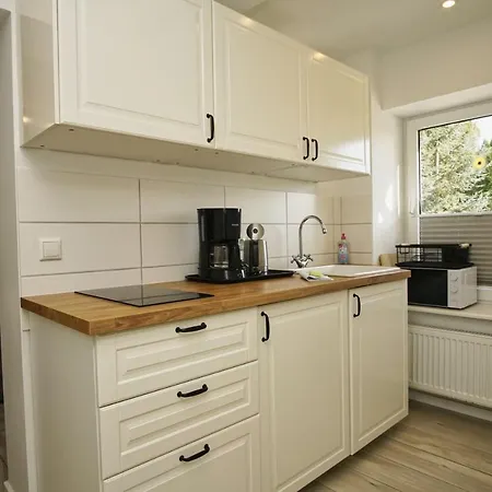 Ruhig Und Idyllische Lage, Strandnah, Gratis Nutzung Vom Ahoi Erlebnisbad Und Sauna In Sellin - Gutshaus Silvitz 02