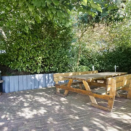 Gutshaus Silvitz: Beachside Retreat With Ahoi Access Apartment Bergen Auf Rugen