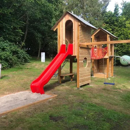 Ruhig Und Idyllische Lage, Strandnah, Gratis Nutzung Vom Ahoi Erlebnisbad Und Sauna In Sellin - Gutshaus Silvitz 02