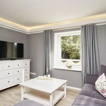 Ruhig Und Idyllische Lage, Strandnah, Gratis Nutzung Vom Ahoi Erlebnisbad Und Sauna In Sellin - Gutshaus Silvitz 02