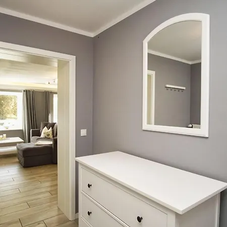 Gutshaus Silvitz: Beachside Retreat With Ahoi Access Bergen Auf Rugen