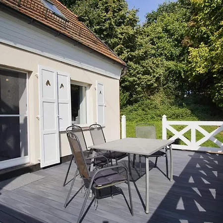 Ruhig Und Idyllische Lage, Strandnah, Gratis Nutzung Vom Ahoi Erlebnisbad Und Sauna In Sellin - Gutshaus Silvitz 02