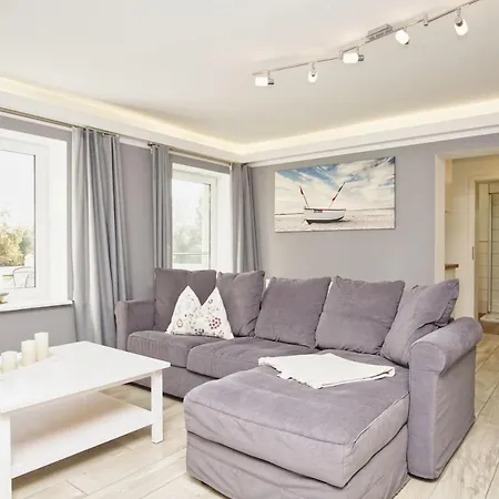 Ruhig Und Idyllische Lage, Strandnah, Gratis Nutzung Vom Ahoi Erlebnisbad Und Sauna In Sellin - Gutshaus Silvitz 02 アパート *