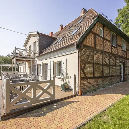 Apartment Gutshaus Silvitz: Beachside Retreat With Ahoi Access