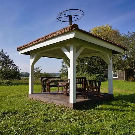 Ruhig Und Idyllische Lage, Strandnah, Gratis Nutzung Vom Ahoi Erlebnisbad Und Sauna In Sellin - Gutshaus Silvitz 02 アパート ベルゲン・アウフ・リューゲン