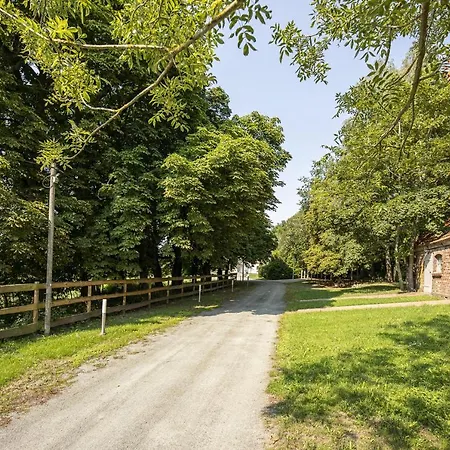 Ruhig Und Idyllische Lage, Strandnah, Gratis Nutzung Vom Ahoi Erlebnisbad Und Sauna In Sellin - Gutshaus Silvitz 02 Apartment Bergen Auf Rugen