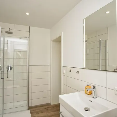 Ruhig Und Idyllische Lage, Strandnah, Gratis Nutzung Vom Ahoi Erlebnisbad Und Sauna In Sellin - Gutshaus Silvitz 02 * Bergen Auf Rugen
