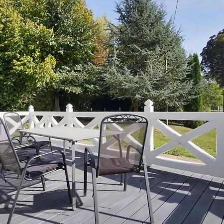 Ruhig Und Idyllische Lage, Strandnah, Gratis Nutzung Vom Ahoi Erlebnisbad Und Sauna In Sellin - Gutshaus Silvitz 02 Apartment Bergen Auf Rugen